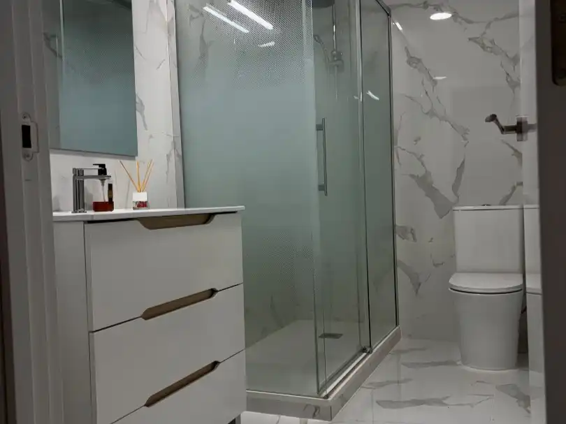 Baño de Casa adosada en venta en Les Alqueries / Alquerías del Niño Perdido con Terraza, Trastero y Amueblado