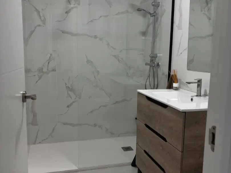 Baño de Casa adosada en venta en Les Alqueries / Alquerías del Niño Perdido con Terraza, Trastero y Amueblado