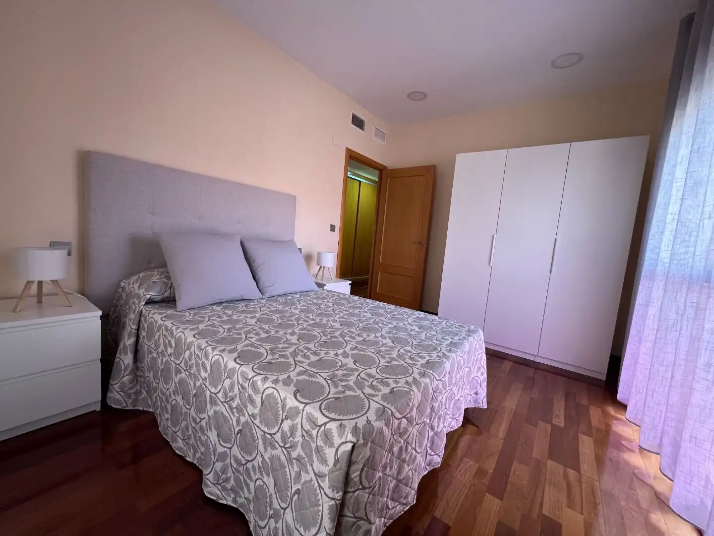 Dormitori de Pis de lloguer en Badajoz amb Aire condicionat, Calefacció i Parquet
