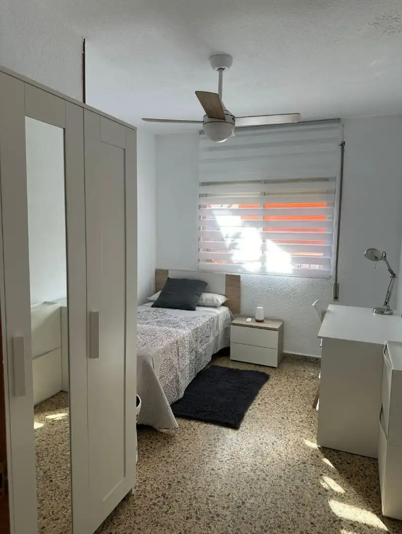 Room in Carrer del Beat Nicolau Factor, 21, Barrio de Patraix Room in Carrer del Beat Nicolau Factor, 21, Barrio de Patraix