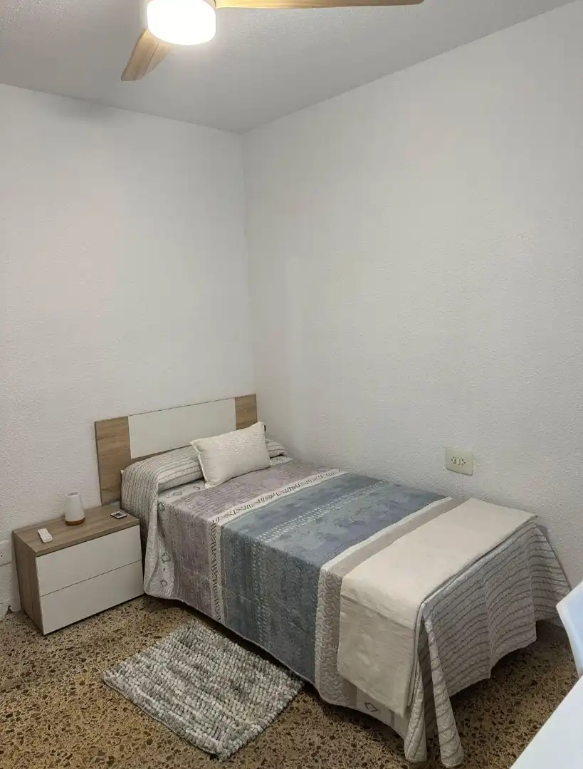 Room in Carrer del Beat Nicolau Factor, 21, Barrio de Patraix Room in Carrer del Beat Nicolau Factor, 21, Barrio de Patraix
