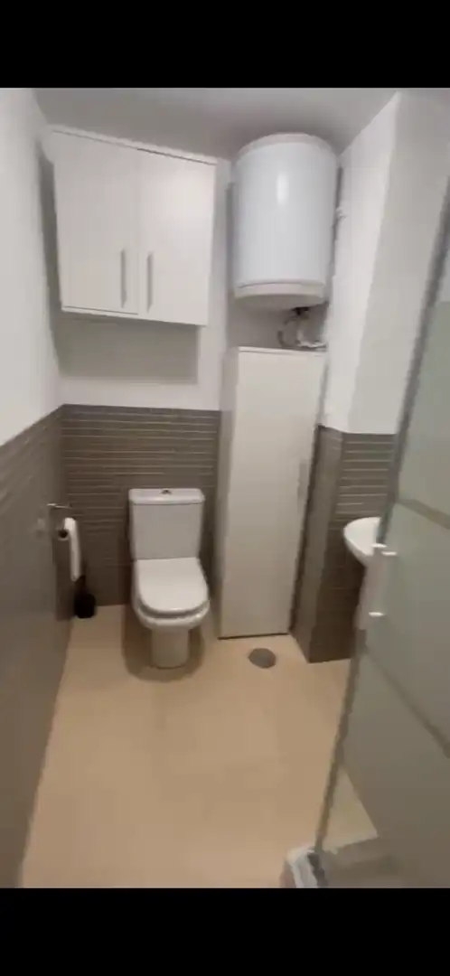 Baño de Apartamento en venta en Torrevieja con Aire acondicionado, Terraza y Piscina