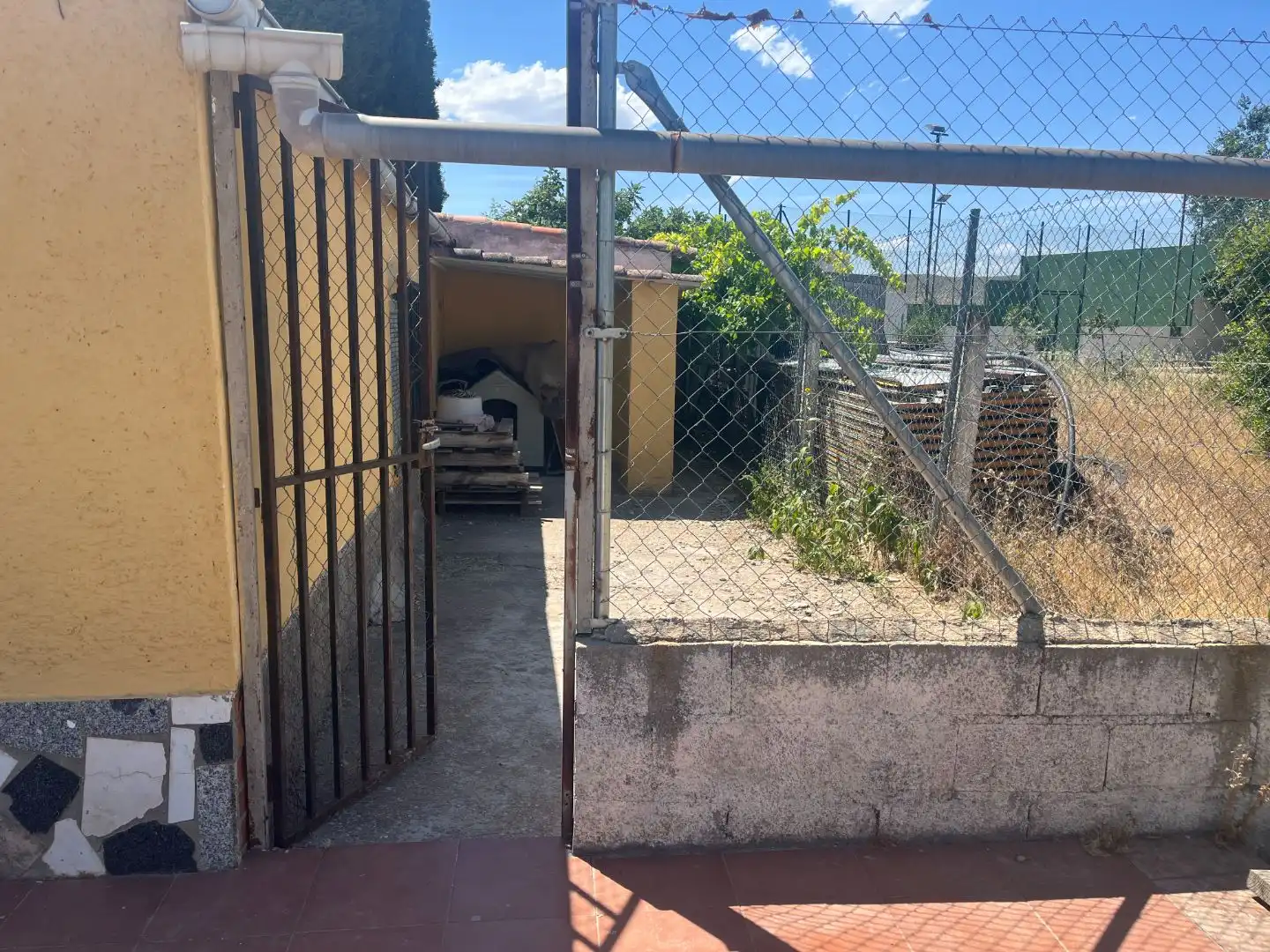 Exterior view of Houses for sale in Estremera  with Air Conditioner, Heating and Private garden