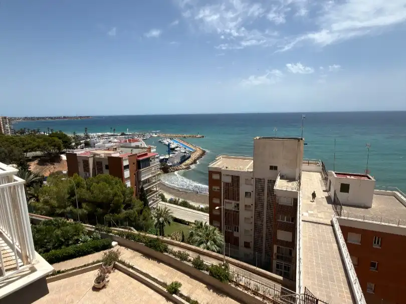 Vista exterior de Pis en venda en Orihuela amb Calefacció, Jardí privat i Terrassa