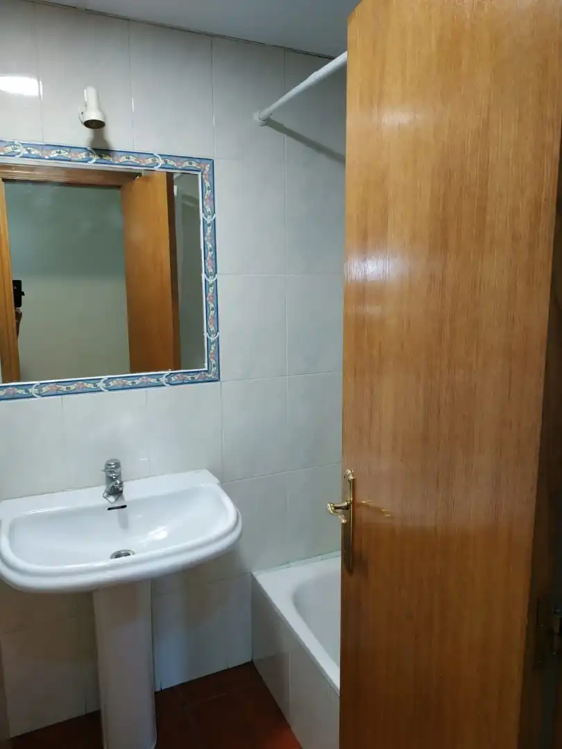 Baño de Piso de alquiler en Pontevedra Capital  con Calefacción, Amueblado y Horno