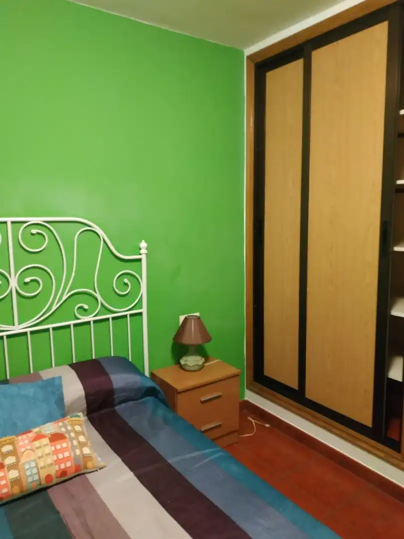 Habitación de Piso de alquiler en Pontevedra Capital  con Calefacción, Amueblado y Horno
