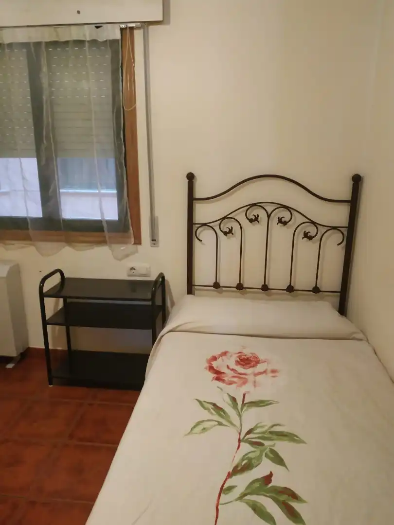 Habitación de Piso de alquiler en Pontevedra Capital  con Calefacción, Amueblado y Horno