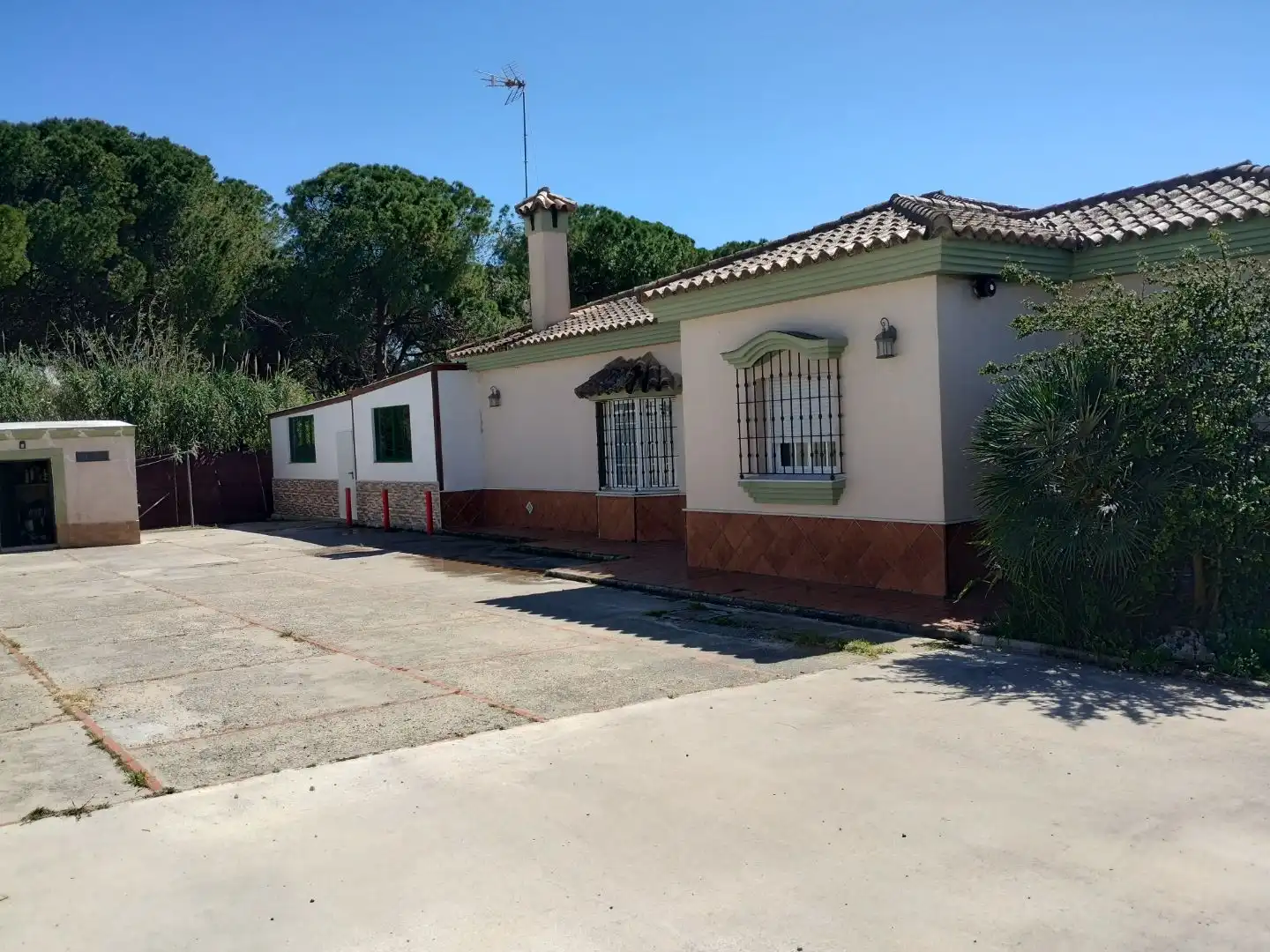 Exterior view of Country homes for sale in El Puerto de Santa María  with Swimming Pool