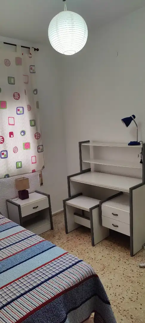 Habitación en Calle Doctor Gómez Aguado, 3, Fátima - Levante Habitación de Piso para compartir en Córdoba con Aire acondicionado, Calefacción y Amueblado