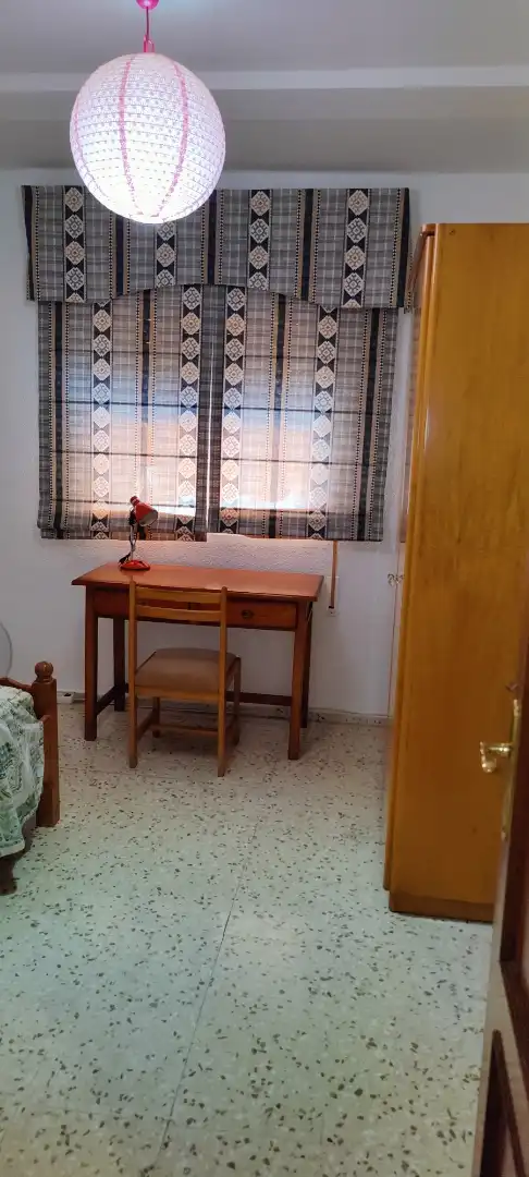 Habitación en Calle Doctor Gómez Aguado, 3, Fátima - Levante Habitación de Piso para compartir en Córdoba con Aire acondicionado, Calefacción y Amueblado