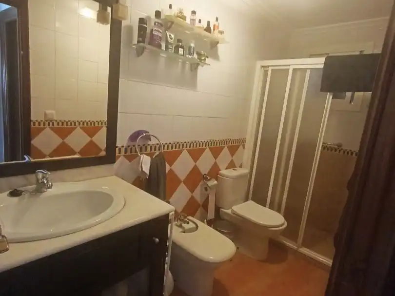 Piso de alquiler en Avenida de Barcelona, 41, Los Castillejos - La Trinidad Baño de Piso de alquiler en Málaga con Terraza y Amueblado