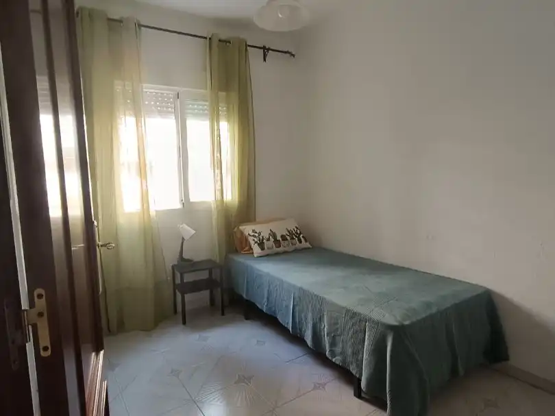 Piso de alquiler en Avenida de Barcelona, 41, Los Castillejos - La Trinidad Habitación de Piso de alquiler en Málaga con Terraza y Amueblado