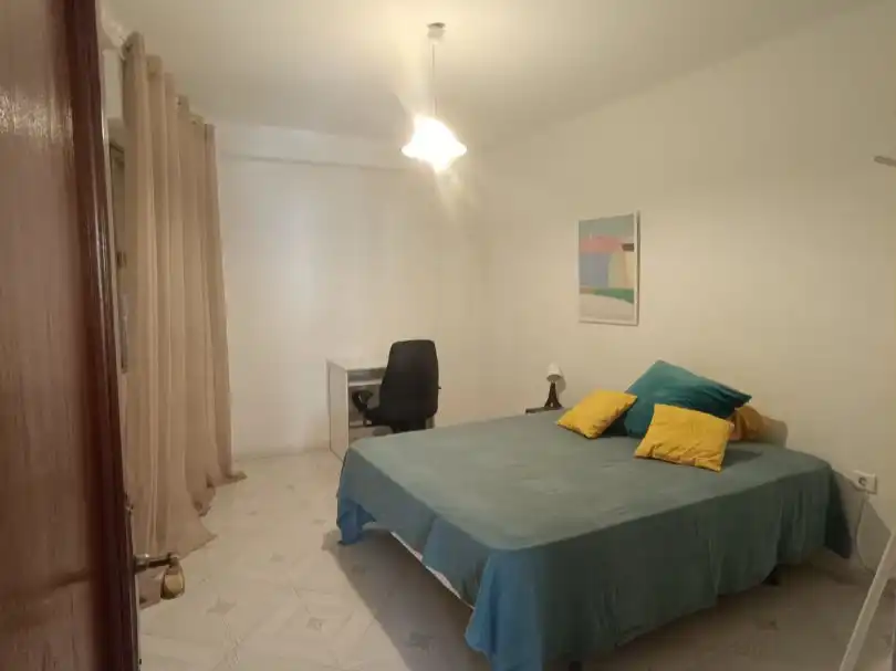 Piso de alquiler en Avenida de Barcelona, 41, Los Castillejos - La Trinidad Habitación de Piso de alquiler en Málaga con Terraza y Amueblado