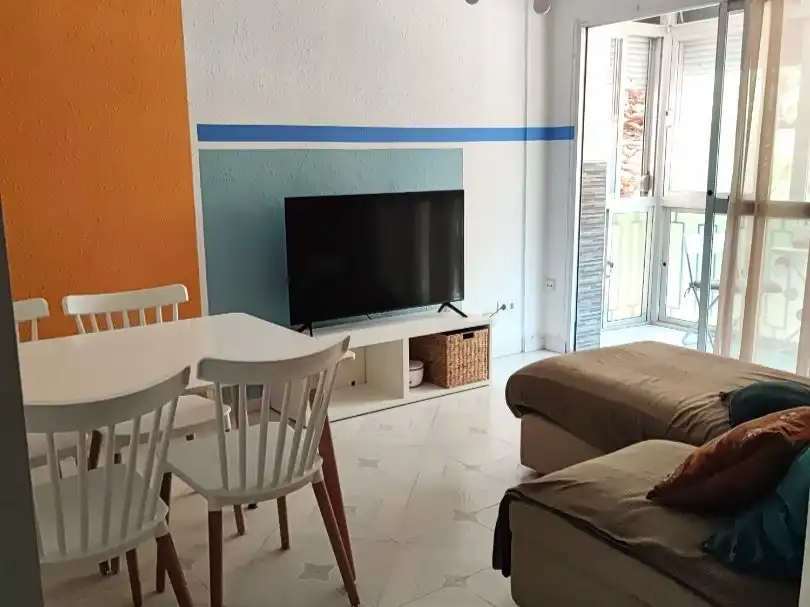 Piso de alquiler en Avenida de Barcelona, 41, Los Castillejos - La Trinidad Sala de estar de Piso de alquiler en Málaga con Terraza y Amueblado