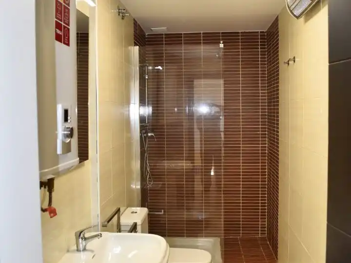 Baño de Piso de alquiler en Tres Cantos con Aire acondicionado y Amueblado