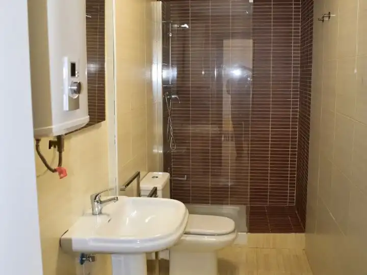 Baño de Piso de alquiler en Tres Cantos con Aire acondicionado y Amueblado