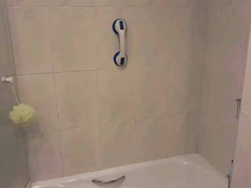 Bathroom of Flat for rent in Vigo   with Heating, Parquet flooring and Terrace
