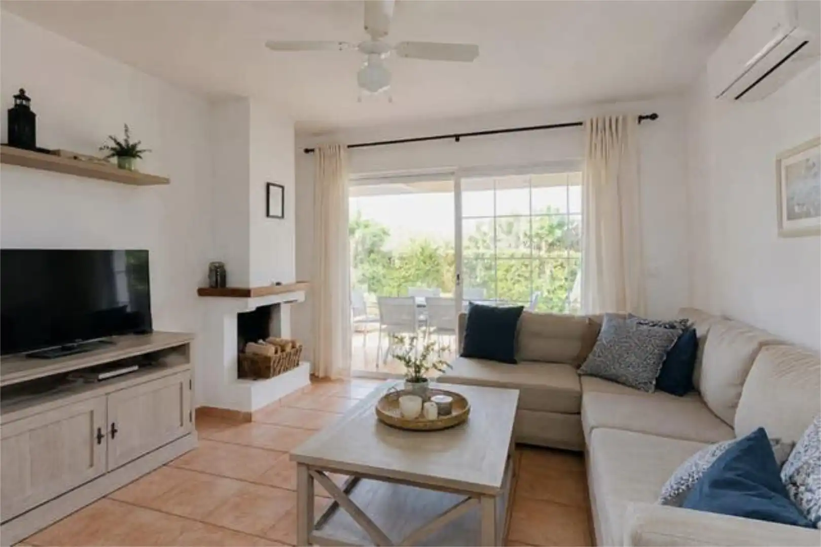 Sala de estar de Casa o chalet de alquiler en Almonte con Jardín privado, Terraza y Piscina