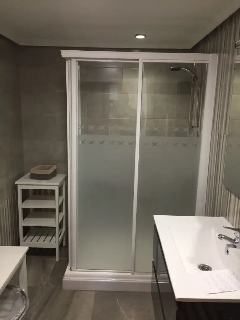 Flat for rent in Calle Navas de Tolosa, 10, Avda de Madrid - Pº de la Estación Bathroom of Flat for rent in Jaén with Air Conditioner, Heating and Furnished