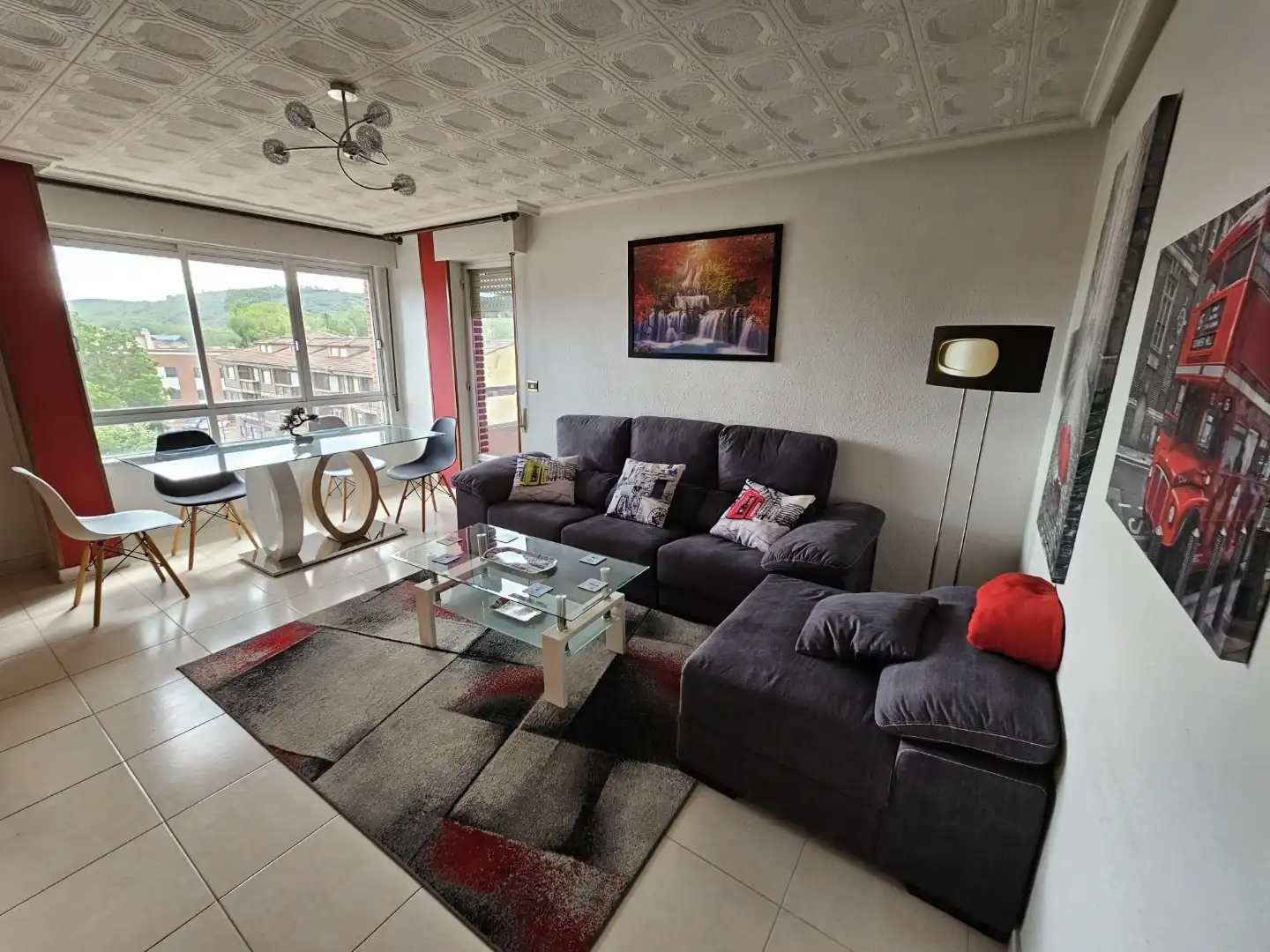 Piso en venta en Calle Emilia Menéndez, 5, La Robla Sala de estar de Piso en venta en La Robla con Calefacción, Parquet y Terraza