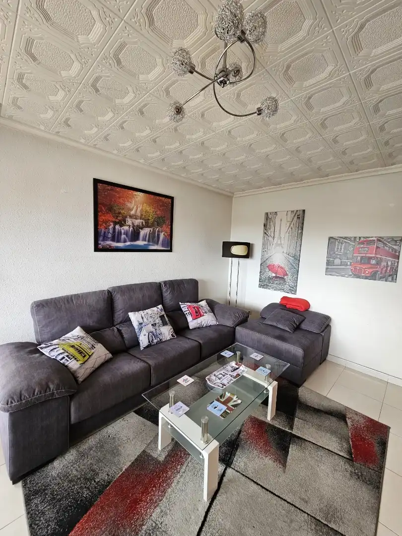 Piso en venta en Calle Emilia Menéndez, 5, La Robla Sala de estar de Piso en venta en La Robla con Calefacción, Parquet y Terraza