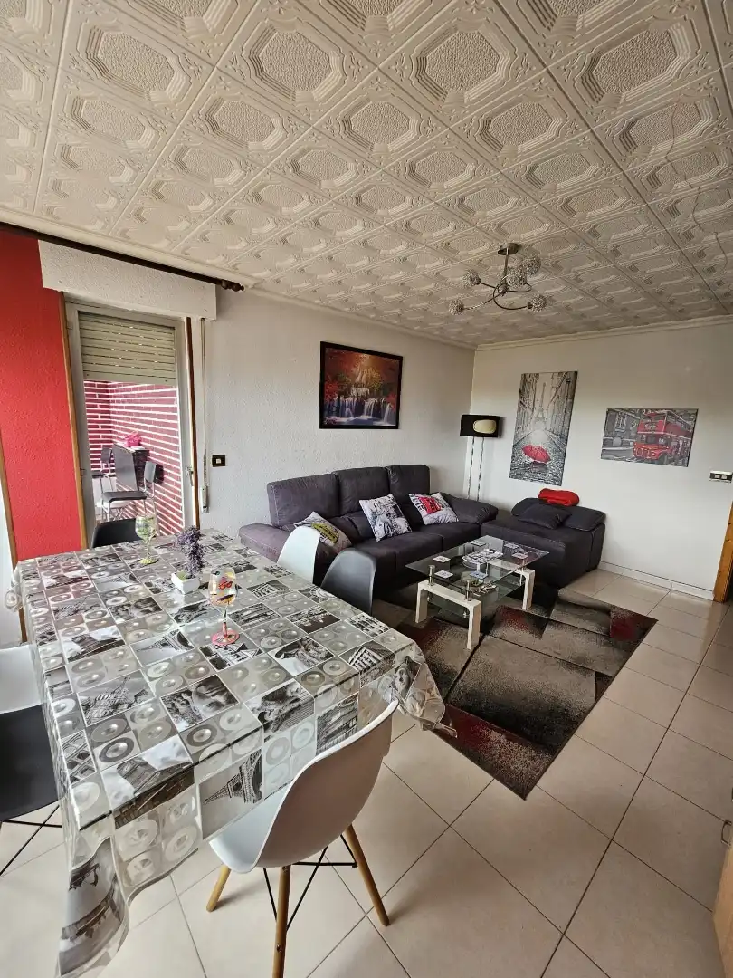 Piso en venta en Calle Emilia Menéndez, 5, La Robla Sala de estar de Piso en venta en La Robla con Calefacción, Parquet y Terraza