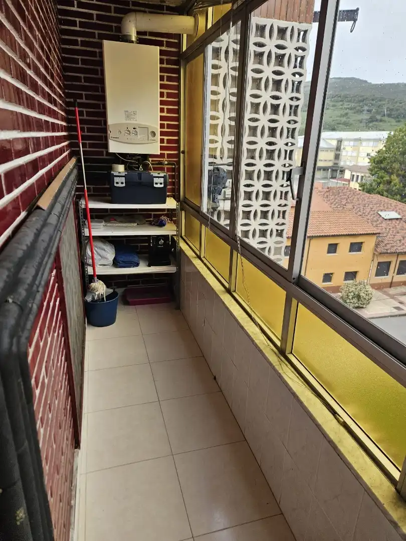 Piso en venta en Calle Emilia Menéndez, 5, La Robla Terraza de Piso en venta en La Robla con Calefacción, Parquet y Terraza