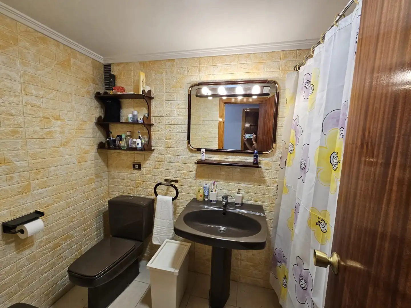 Piso en venta en Calle Emilia Menéndez, 5, La Robla Baño de Piso en venta en La Robla con Calefacción, Parquet y Terraza