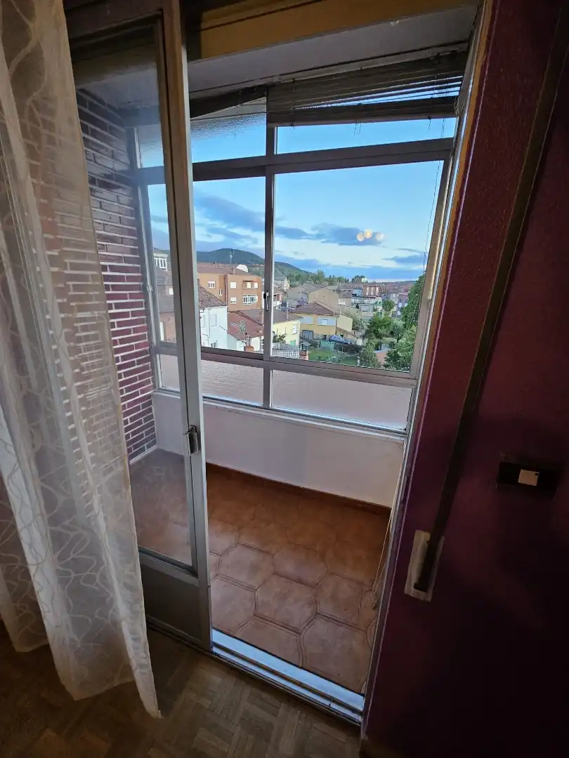 Piso en venta en Calle Emilia Menéndez, 5, La Robla Terraza de Piso en venta en La Robla con Calefacción, Parquet y Terraza