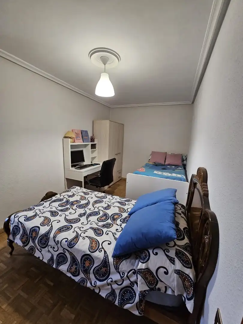 Piso en venta en Calle Emilia Menéndez, 5, La Robla Habitación de Piso en venta en La Robla con Calefacción, Parquet y Terraza