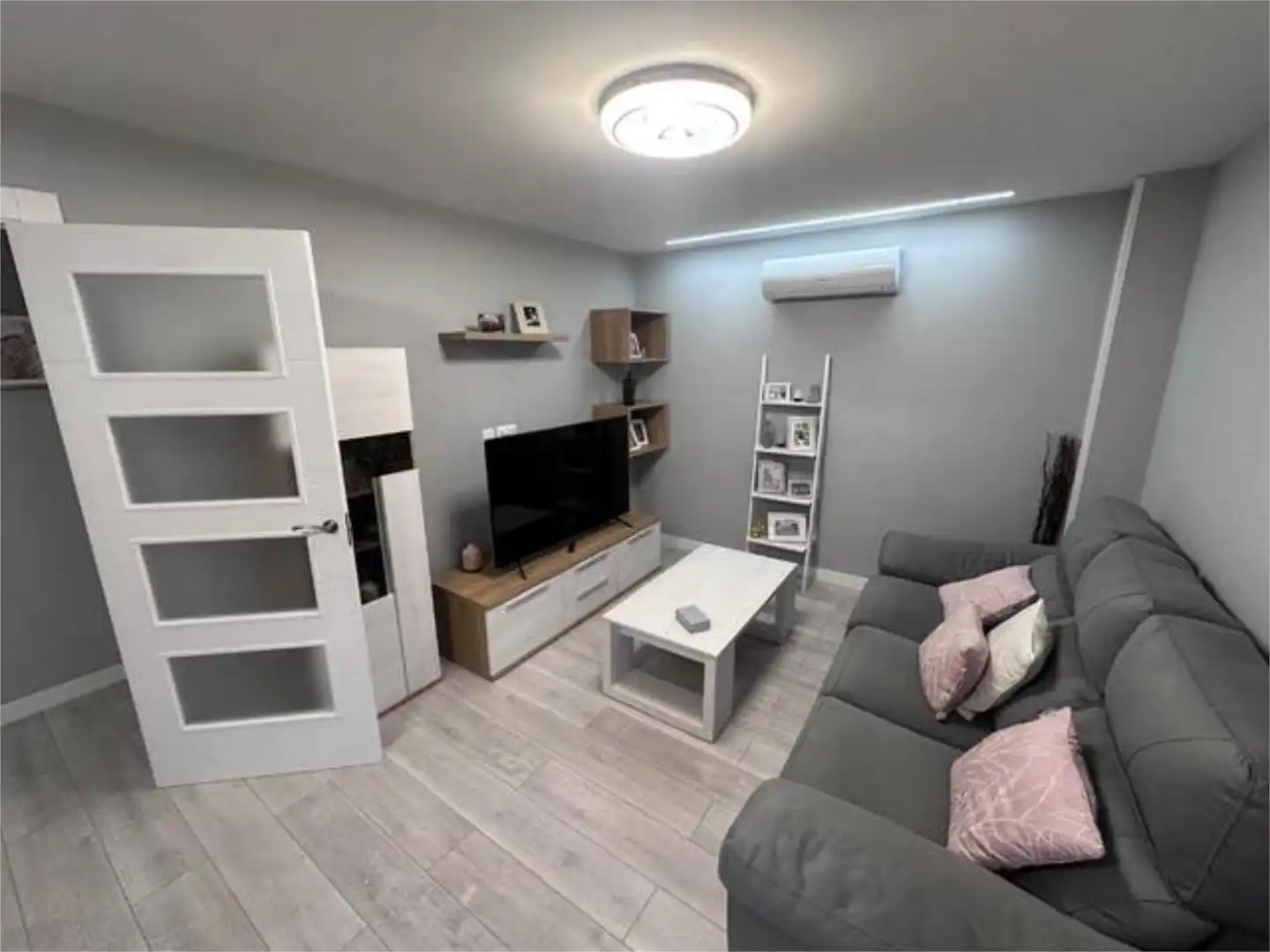 Wohnzimmer von Dachboden zur Miete in Jaén mit Heizung, Terrasse und Möbliert