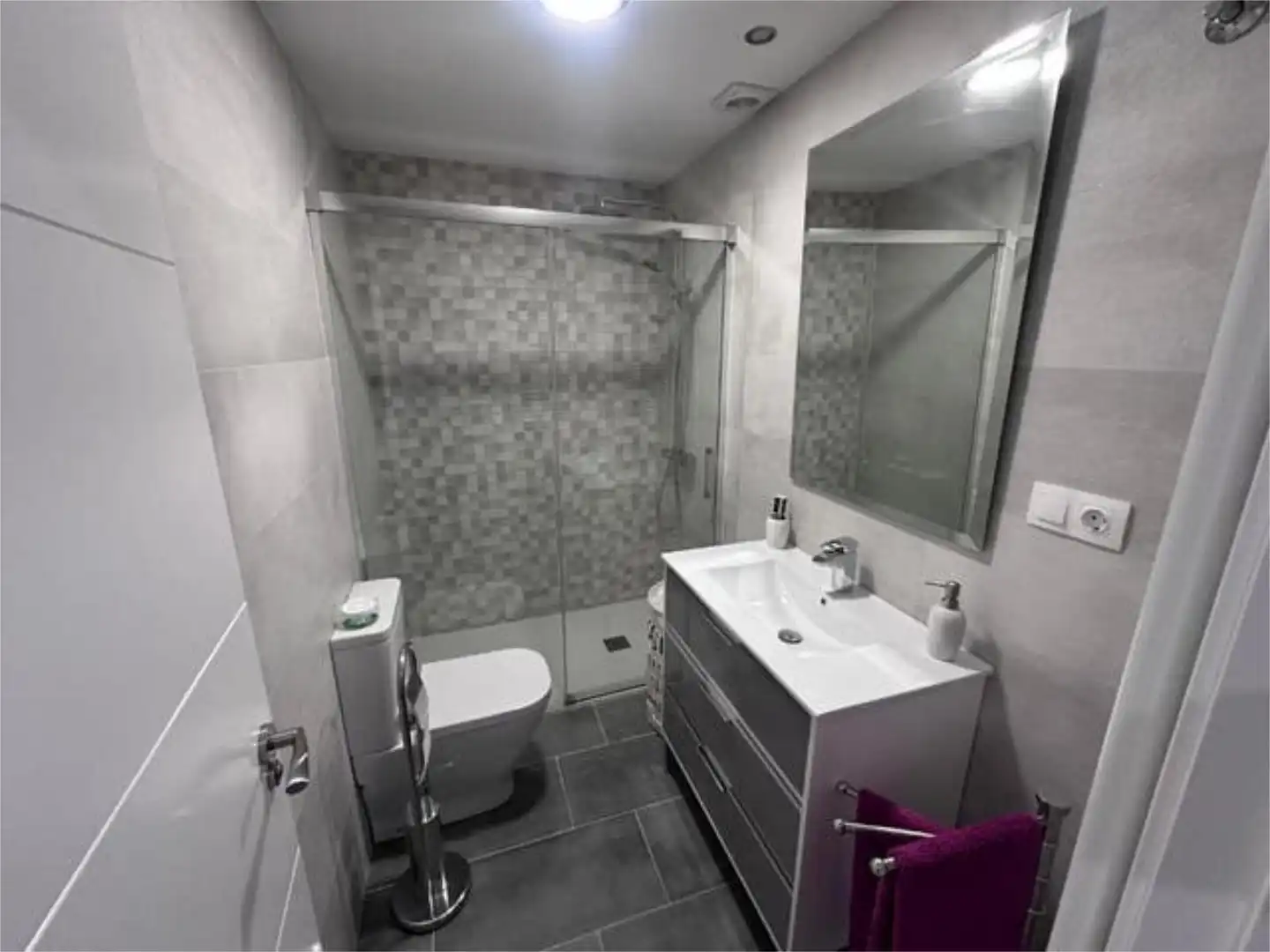 Badezimmer von Dachboden zur Miete in Jaén mit Heizung, Terrasse und Möbliert