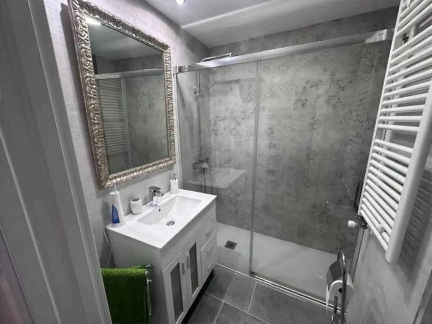 Badezimmer von Dachboden zur Miete in Jaén mit Heizung, Terrasse und Möbliert