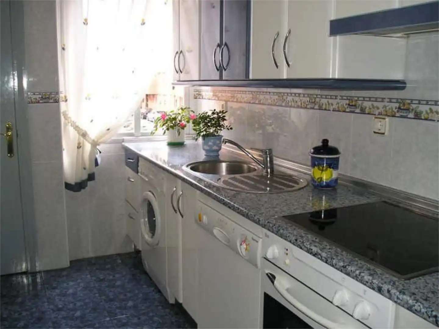 Pis en venda a Pan y Guindas Cuina de Pis en venda en Palencia amb Calefacció i Traster