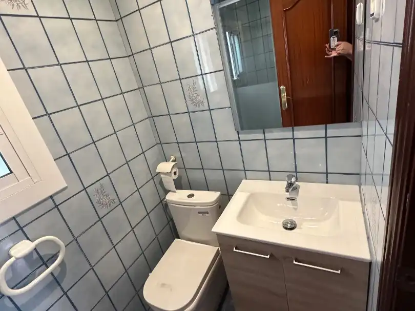 Badezimmer von Wohnung zum Verkauf in Sant Joan Despí mit Klimaanlage und Balkon