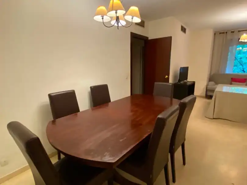 Pis de lloguer a Calle Doctor Antonio Cortés Lladó, 5, Parque María Luisa -Giralda Sur Menjador de Pis de lloguer en Sevilla amb Terrassa, Moblat i Videoporter