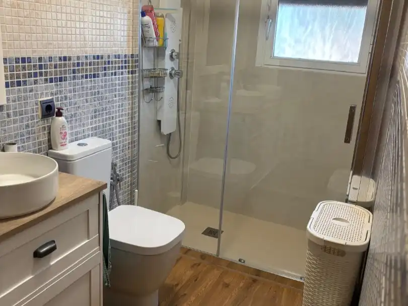 Piso en venta en Camino de Garrapinillos, 28, Casetas - Villarrapa Baño de Piso en venta en Zaragoza con Aire acondicionado, Calefacción y Jardín privado