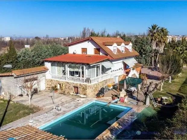Piso en venta en Camino de Garrapinillos, 28, Casetas - Villarrapa Vista exterior de Piso en venta en Zaragoza con Aire acondicionado, Calefacción y Jardín privado