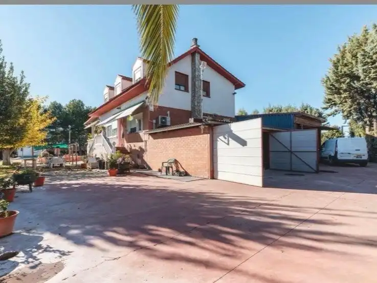 Piso en venta en Camino de Garrapinillos, 28, Casetas - Villarrapa Vista exterior de Piso en venta en Zaragoza con Aire acondicionado, Calefacción y Jardín privado