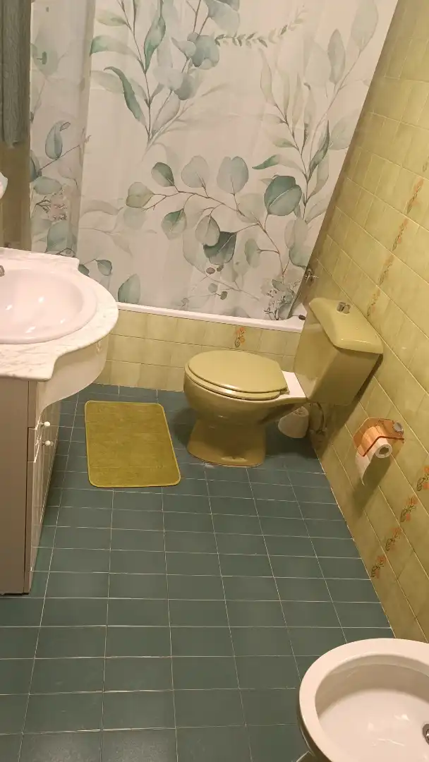 Bany de Pis de lloguer en Burela amb Parquet, Terrassa i Moblat