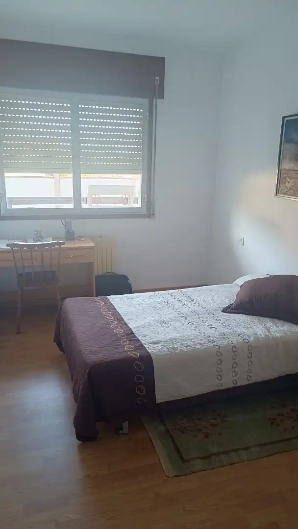 Dormitori de Pis de lloguer en Burela amb Parquet, Terrassa i Moblat