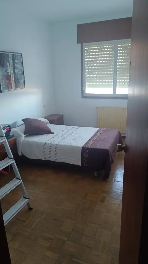 Dormitori de Pis de lloguer en Burela amb Parquet, Terrassa i Moblat