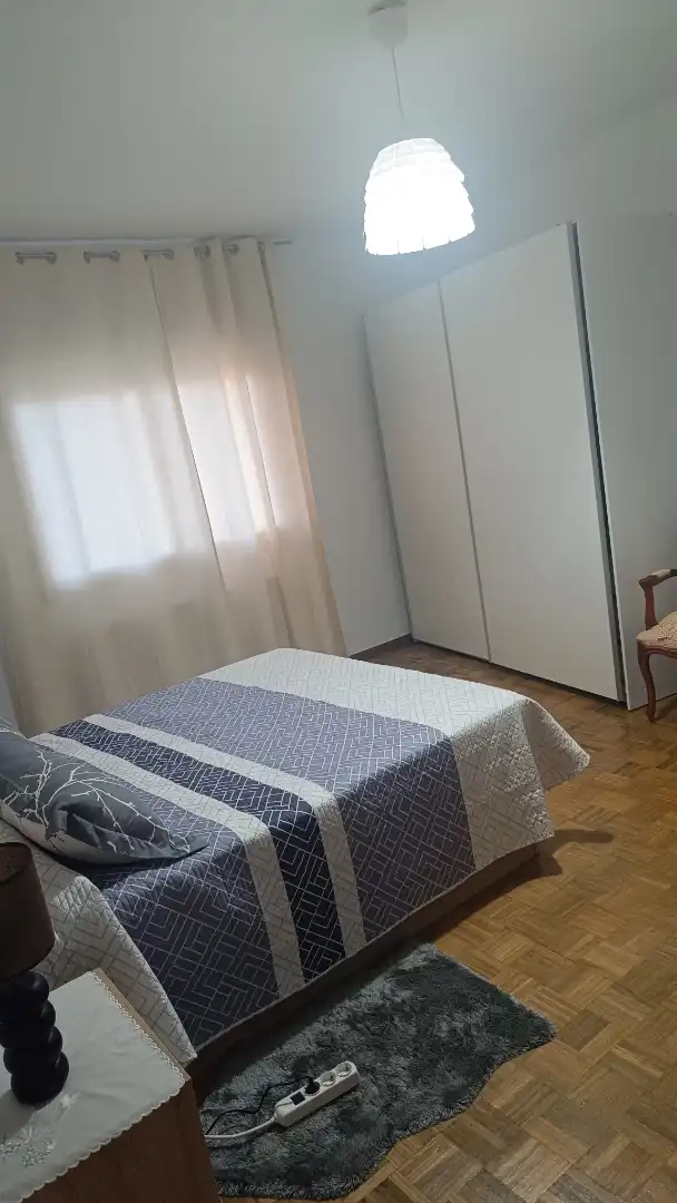 Dormitori de Pis de lloguer en Burela amb Parquet, Terrassa i Moblat