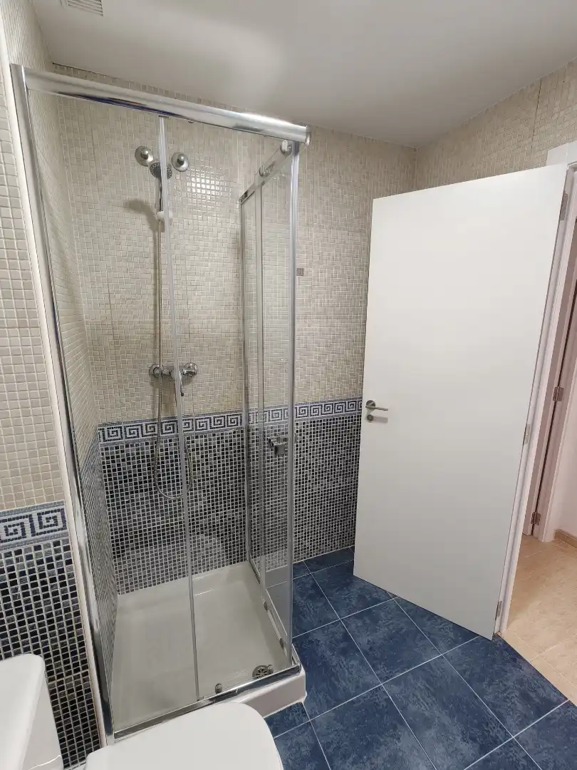 Wohnung zur Miete in Carrer Valencia, 23, L'Olleria Badezimmer von Wohnung zur Miete in L'Olleria mit Ofen, Waschmaschine und Mikrowelle