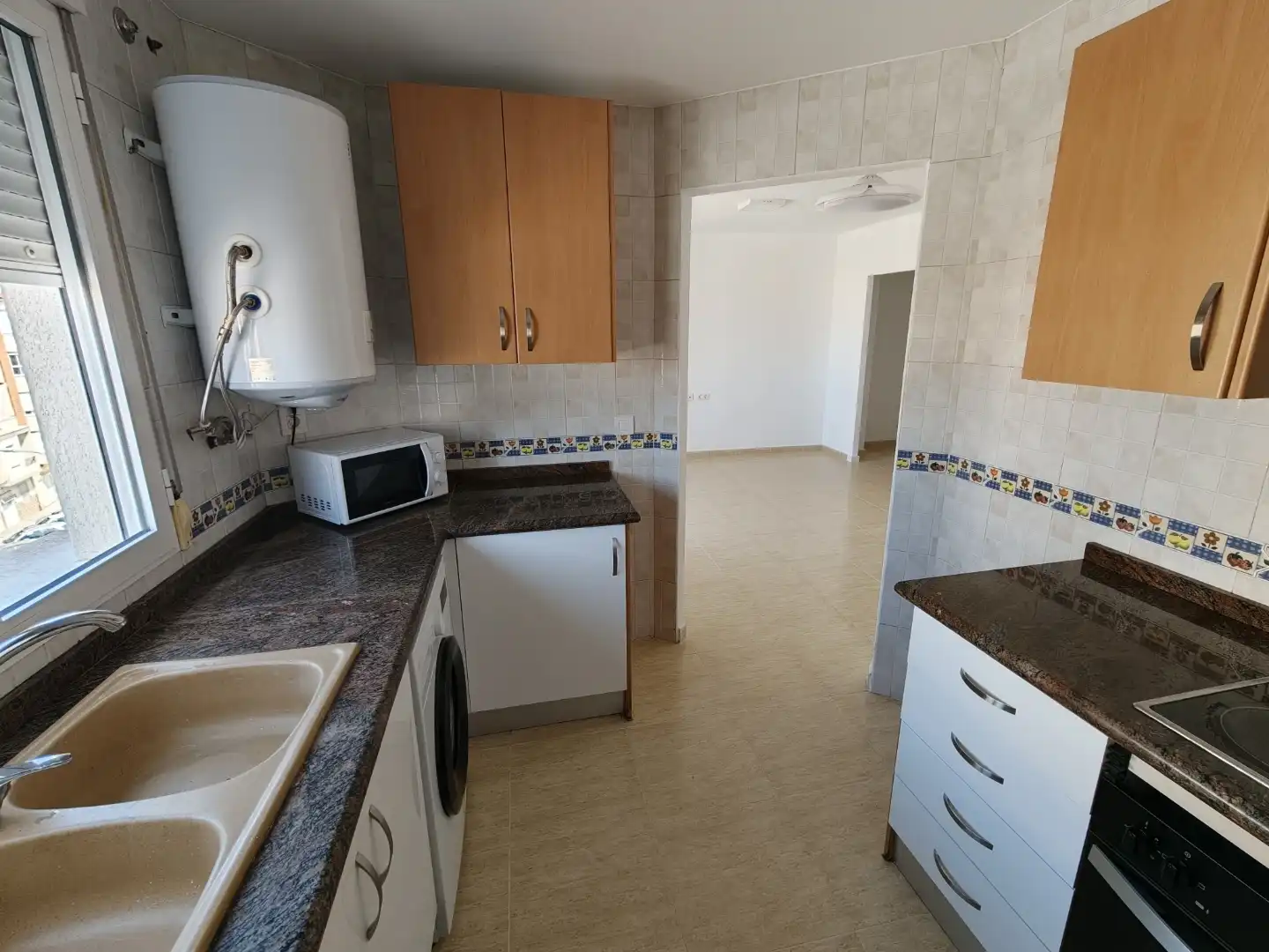 Wohnung zur Miete in Carrer Valencia, 23, L'Olleria Küche von Wohnung zur Miete in L'Olleria mit Ofen, Waschmaschine und Mikrowelle