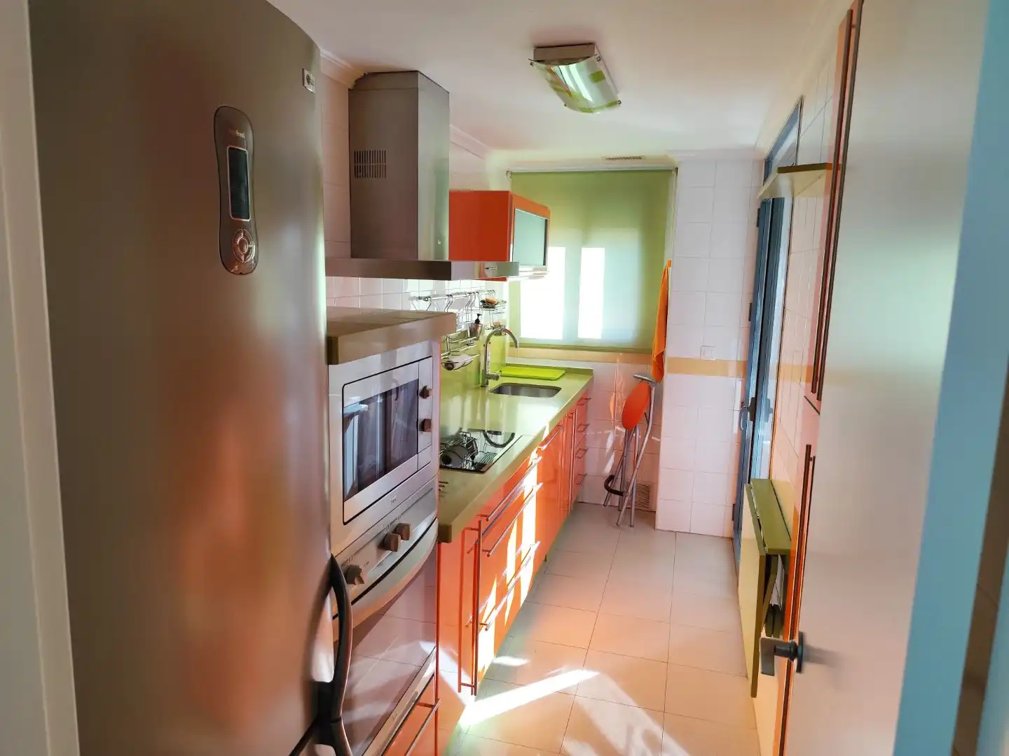 Piso de alquiler en Avenida Médicos sin Frontera, 3, Colores - Entreparques Cocina de Piso de alquiler en Sevilla con Aire acondicionado, Calefacción y Amueblado