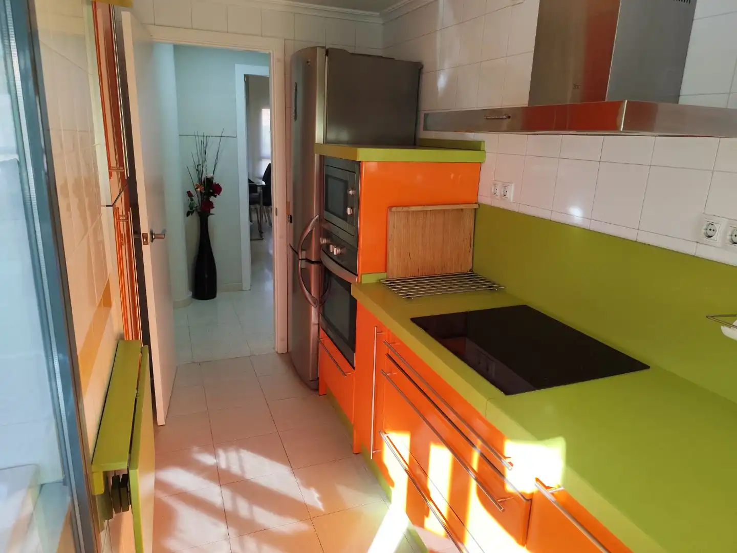 Piso de alquiler en Avenida Médicos sin Frontera, 3, Colores - Entreparques Cocina de Piso de alquiler en Sevilla con Aire acondicionado, Calefacción y Amueblado
