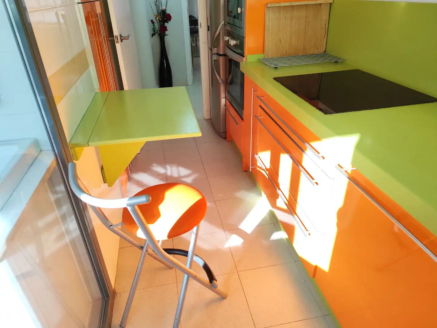 Piso de alquiler en Avenida Médicos sin Frontera, 3, Colores - Entreparques Cocina de Piso de alquiler en Sevilla con Aire acondicionado, Calefacción y Amueblado