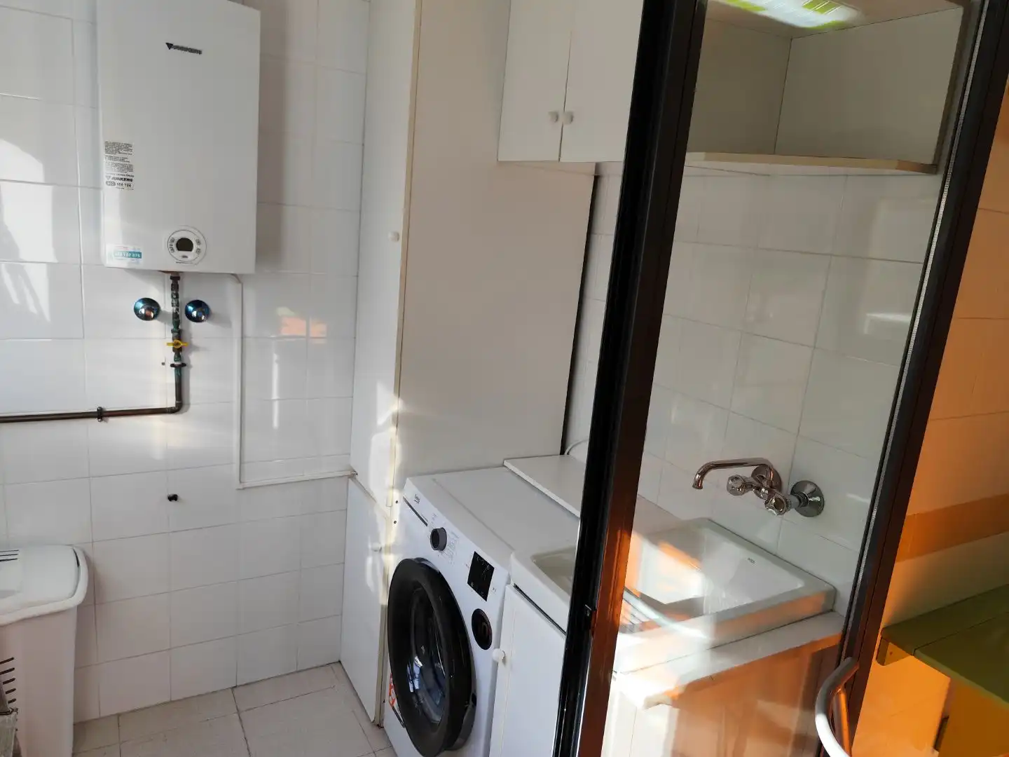 Piso de alquiler en Avenida Médicos sin Frontera, 3, Colores - Entreparques Cocina de Piso de alquiler en Sevilla con Aire acondicionado, Calefacción y Amueblado
