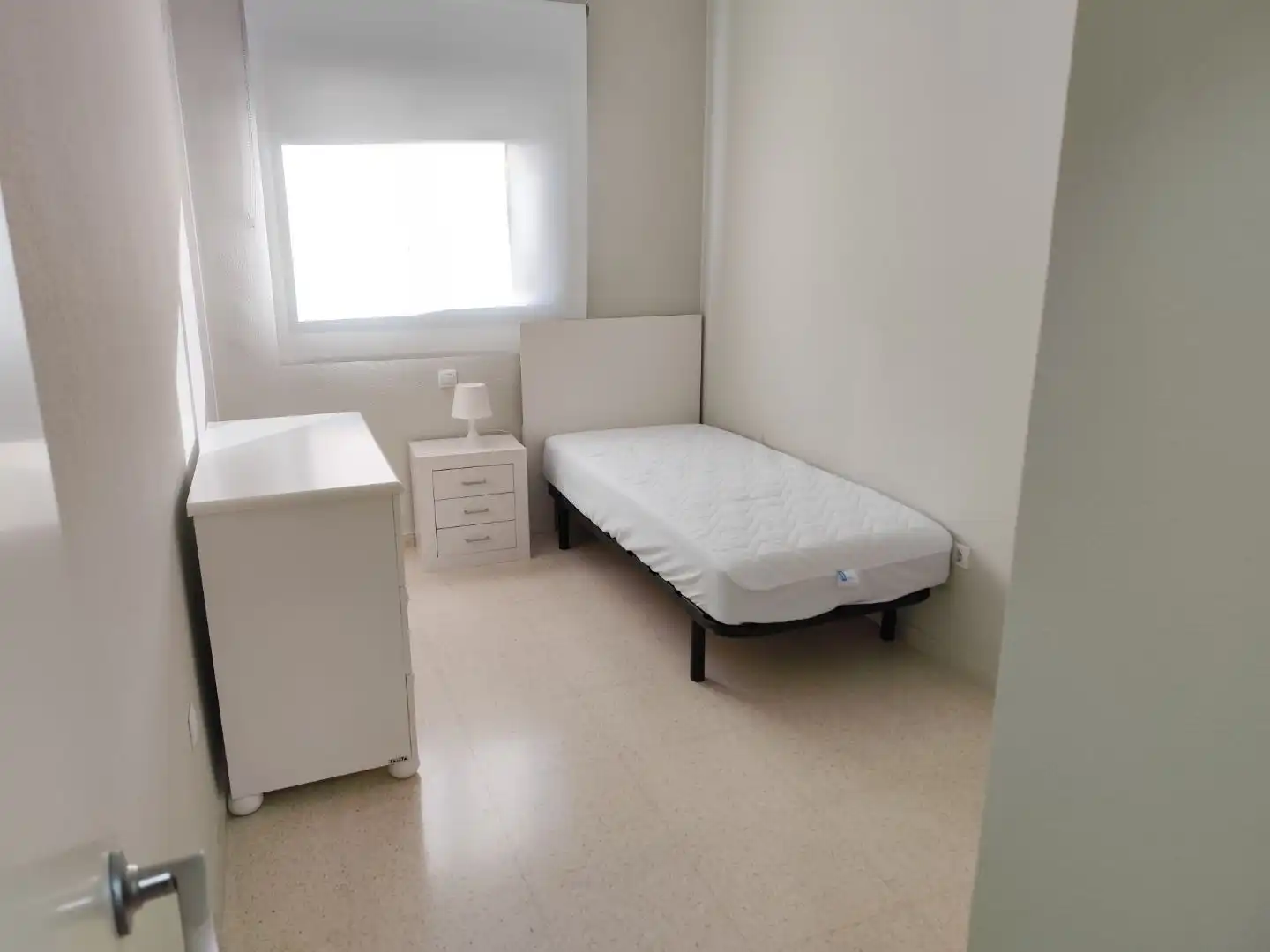 Piso de alquiler en Avenida Médicos sin Frontera, 3, Colores - Entreparques Habitación de Piso de alquiler en Sevilla con Aire acondicionado, Calefacción y Amueblado